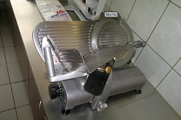 Wyposażenie sklepu #dyskont #market #MaszynkaDoMięsa #regał #regały #waga