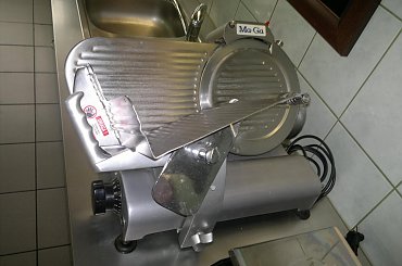 Wyposażenie sklepu #dyskont #market #MaszynkaDoMięsa #regał #regały #waga