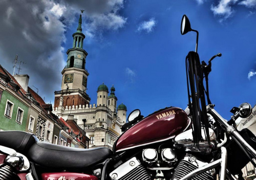 Yamaha przed Ratuszem. #Motocykl #Yamaha #Virago #StaryRynek #Poznań