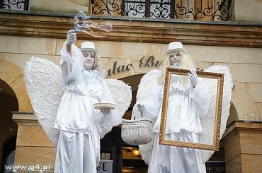 ANIOŁY NA SZCZUDŁACH #AniołyNaSzczudłach #AniołyNaŚlub #BańkiMydlane #fotoanimator #PłonącyNapis #szczudlarze