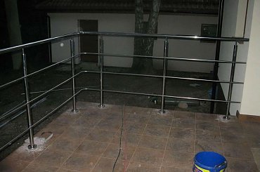 Balustrady, poręcze, wyroby na zamówienie ze stali nierdzewnej #balkonowe #bezpieczne #drewnem #drewno #hartowane #jachtów #murkach #murki #okucia #plazma #pochwyty #profile #rury #schodowe #słupki #szkłem #szkło #wypełnienie #wypełnieniem