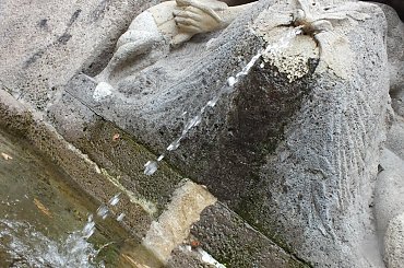 #fontanna #kamień #krople #rzeźba #strumień #strumyk #woda #żabka