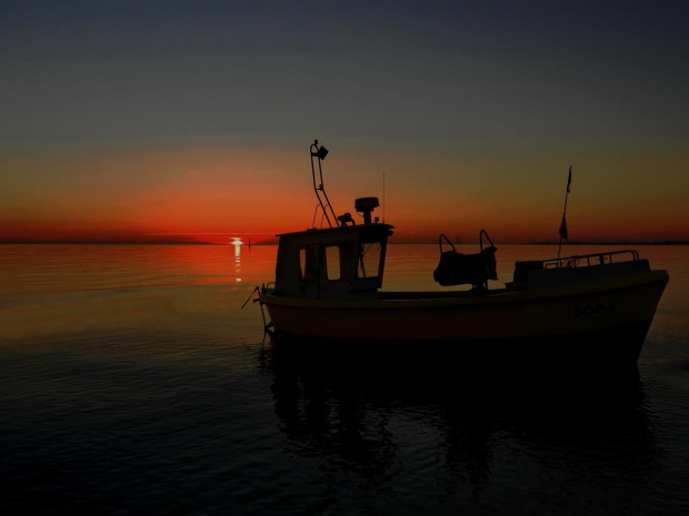 ...o wschodzie na wodzie #kuter #morze #zatoka #wschód #FishingBoat #sea #bay #sunrise