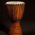 Djembe cena 730zł
Kraj pochodzenia -Wybrzeże Kości Słoniowej. Drewno - iroko.
Skóra kozia.
Wymiary - 58x29,5cm
Waga- 6 kg