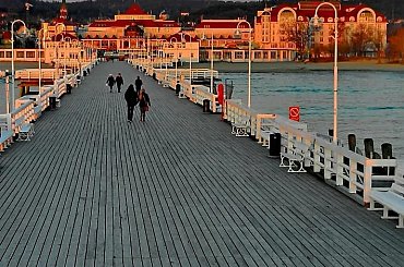 Nasza polska 'kraina wschodzącego słońca'... a to tylko Dolny Sopot albbo Kurort Sopot. #molo #Sopot #kurort